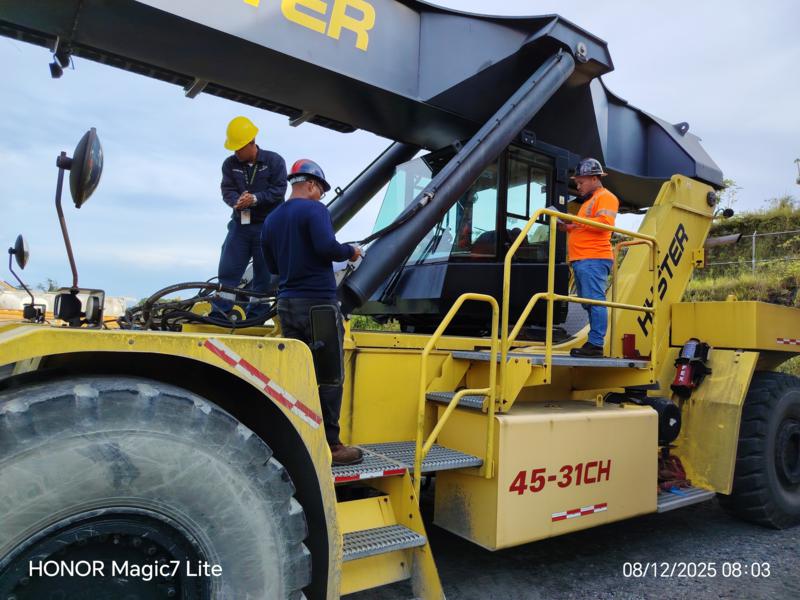Operador de Reachstacker